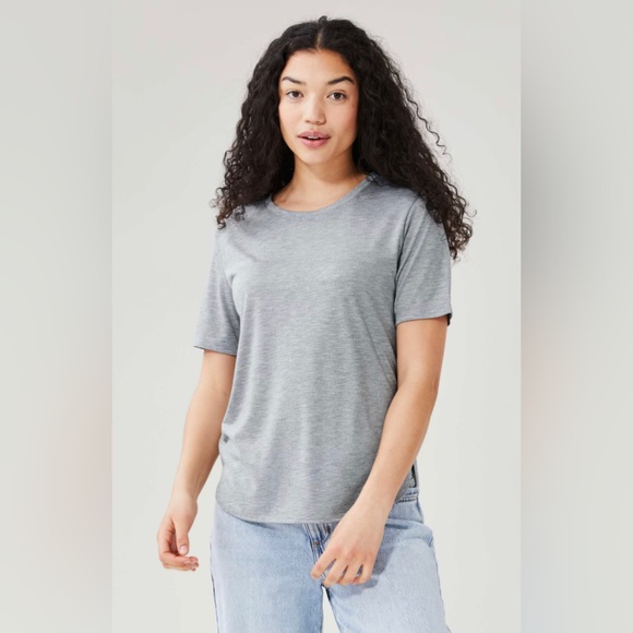 2 joe fresh boyfriend Ts like new. Size XS. 1 grey 1 blue - Picture 2 of 4